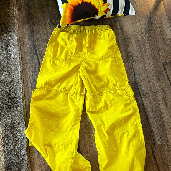 Women’s BRIGHT LEMON YELLOW Cargo TRACK PANTS  by Wild Fable; SIZE SMALL; NWT - Picture 2 of 5